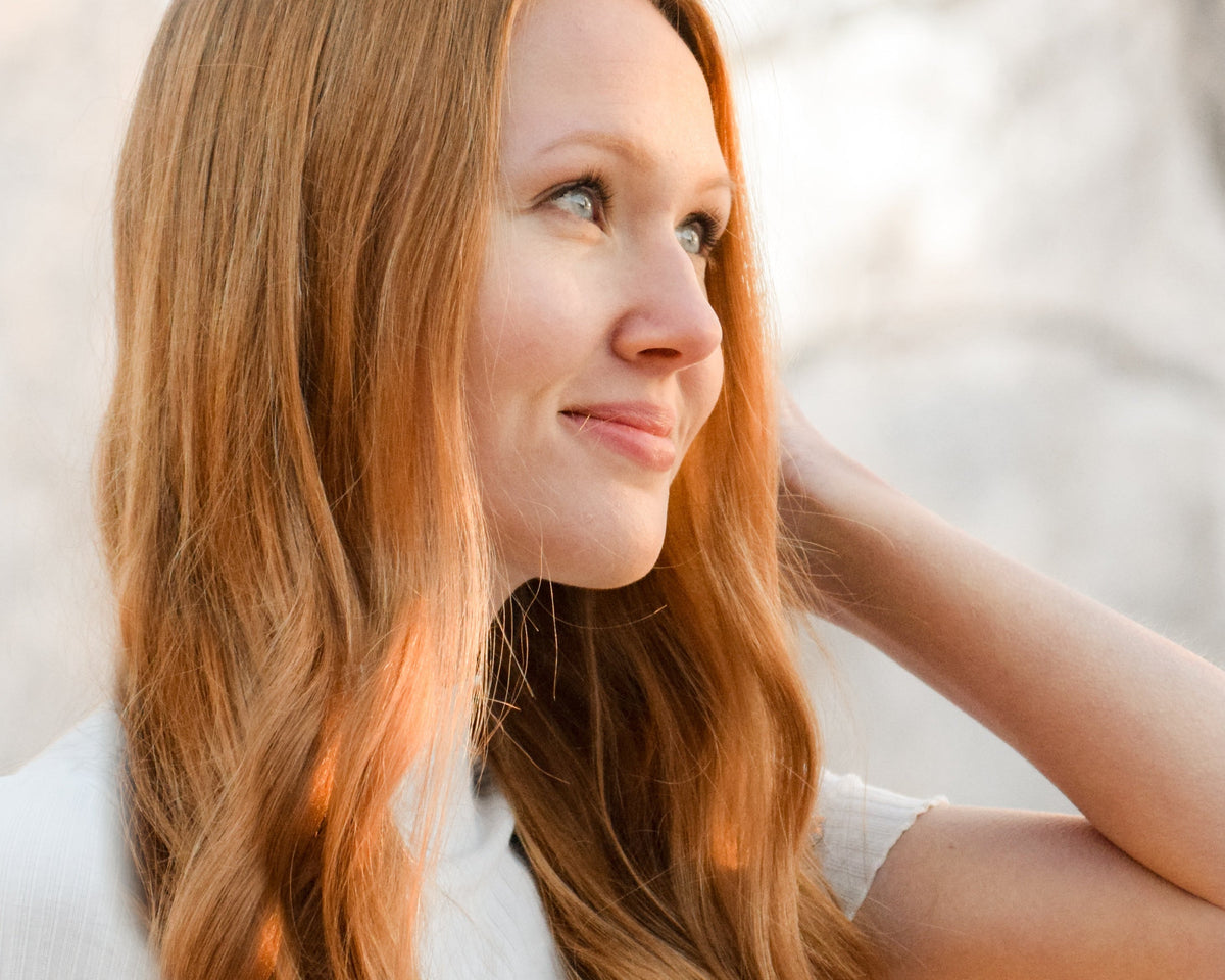 Pitkähiuksinen nainen