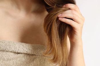 Miksi hiusten latvat katkeilevat, vaikka käytät hoitoainetta?
