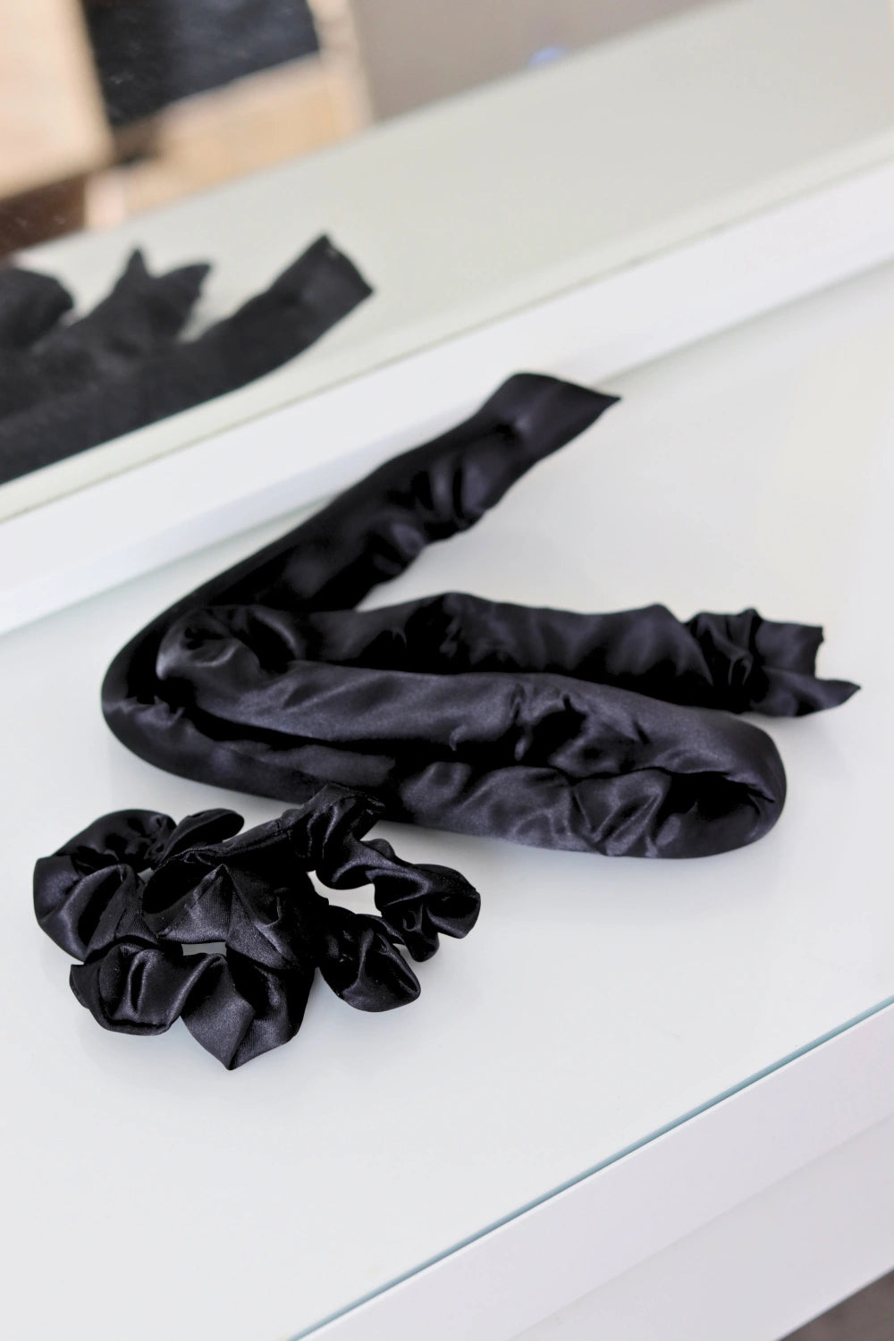 Musta heatless curler - hellävarainen lämmötön kiharrin hiuksille - hellävaraiset ja kestävät kiharat ilman lämpöä